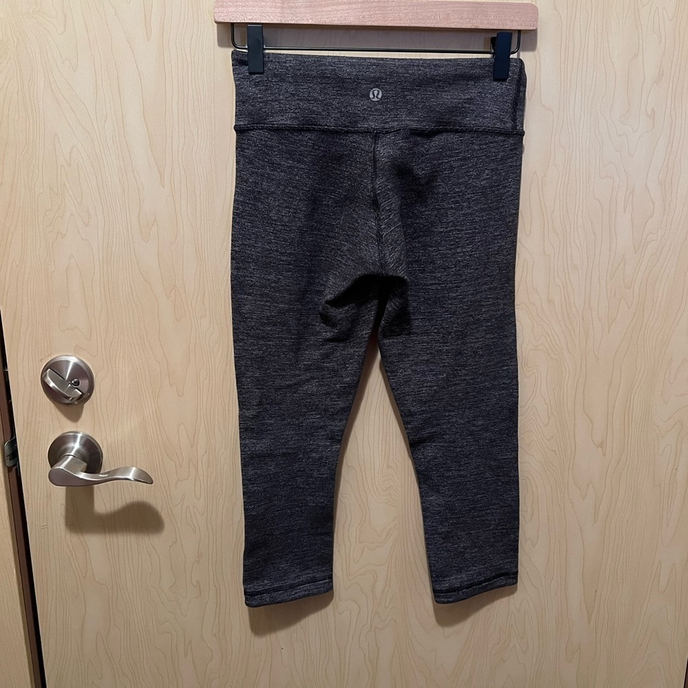 Lululemon grey capris